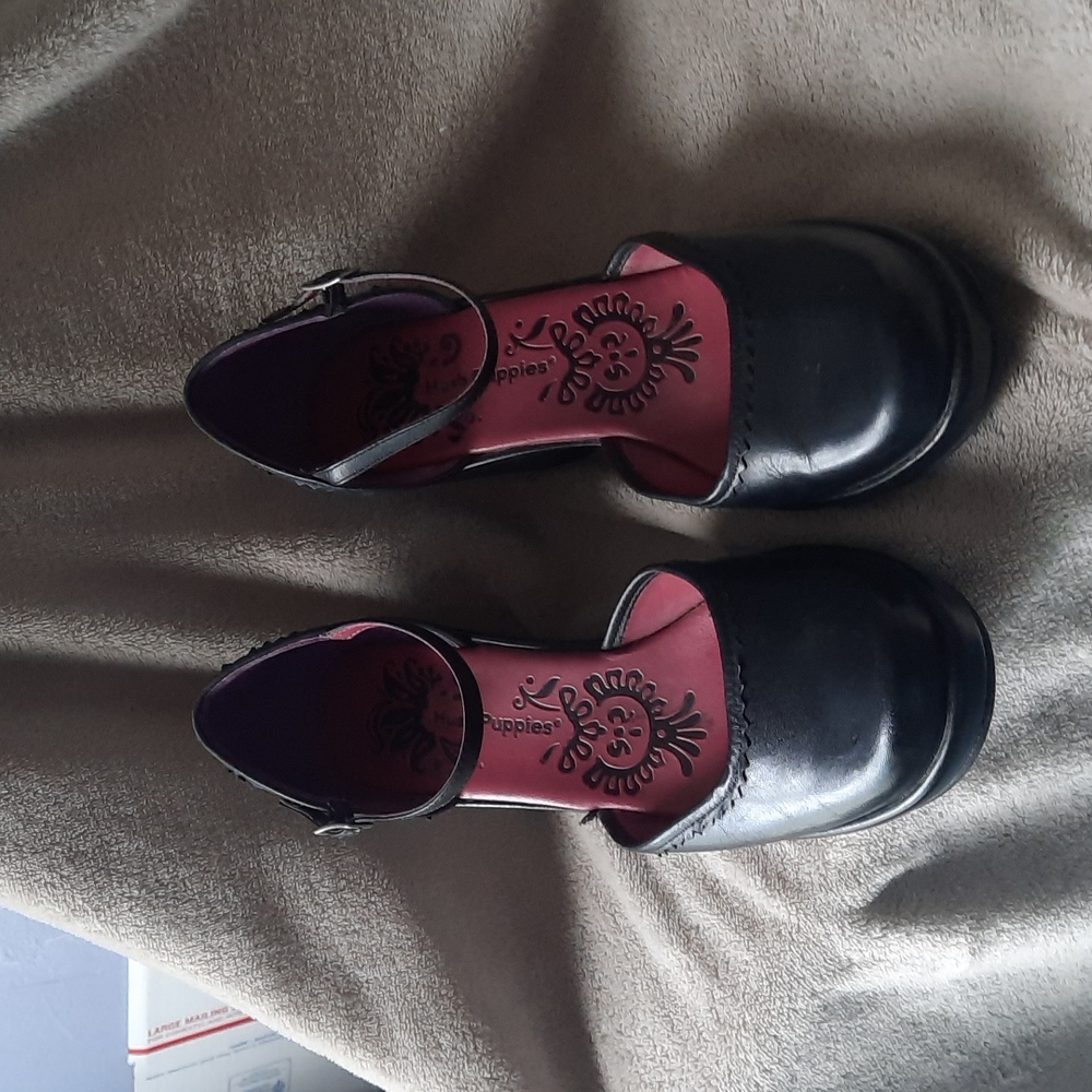 Womens uses shoes very used